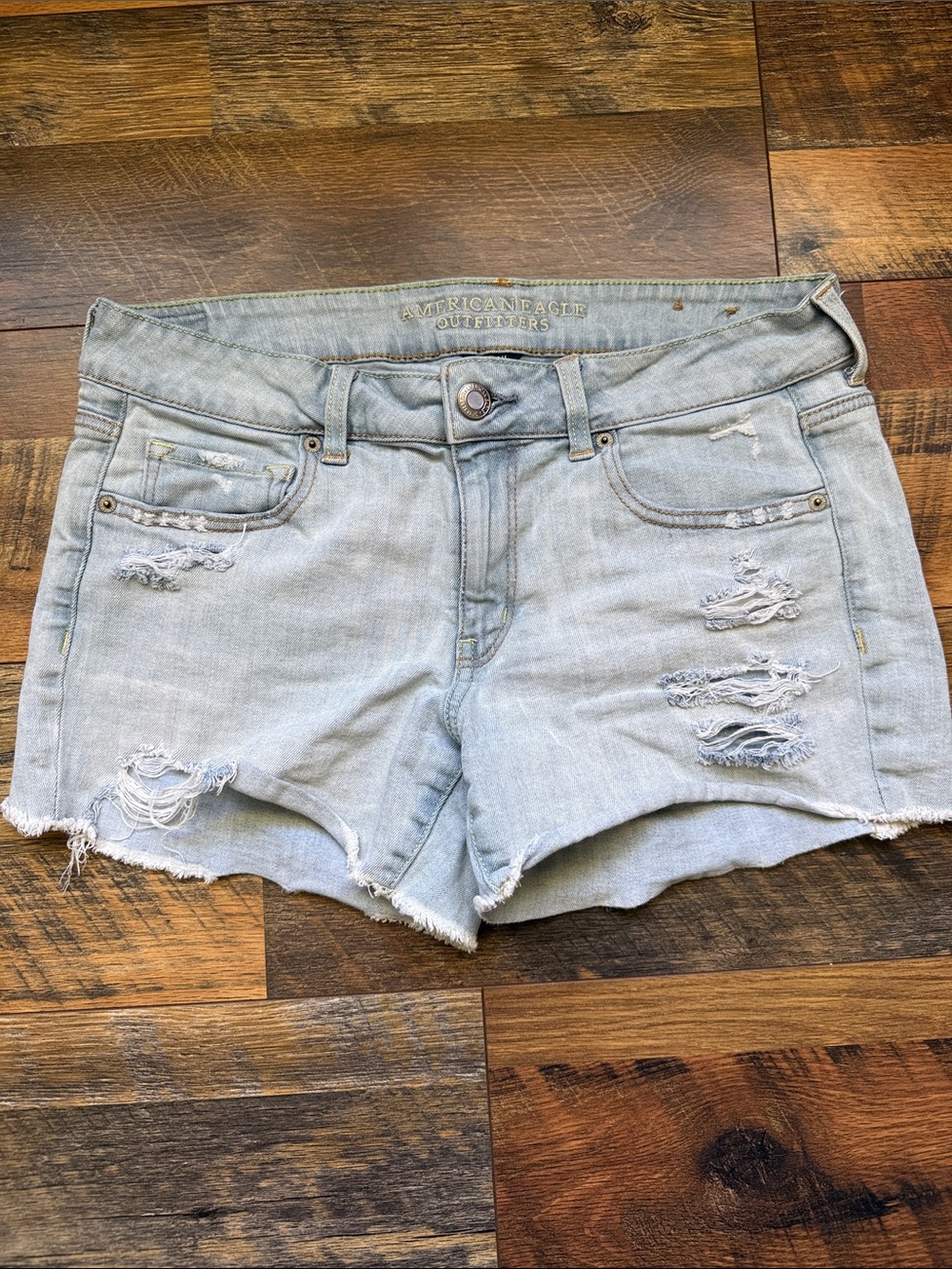 American Eagle Outfitters Light Wash Ripped Denim Shorts sz 12